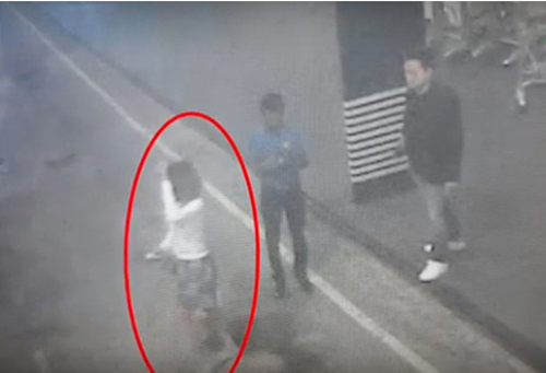 
Người phụ nữ được cho l&agrave; li&ecirc;n quan tới c&aacute;i chết của &ocirc;ng Kim Jong-nam bị camera an ninh s&acirc;n bay ghi h&igrave;nh lại. Ảnh: Yonhap
