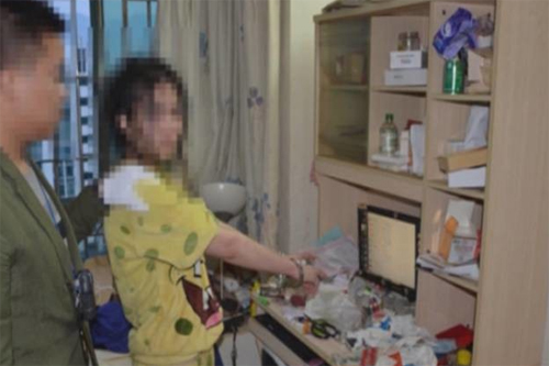 
Chỗ l&agrave;m việc của nữ hacker.
