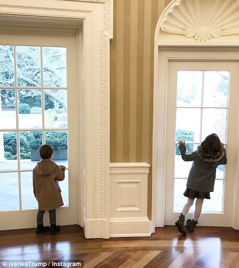 Tổng thống Trump đang có không ít hành động khiến nhiều người bất bình, nhưng những hành động đáng yêu của các nhóc tì nhà Trump thì vẫn khiến nhiều người yêu thích. Ảnh: Instagram
