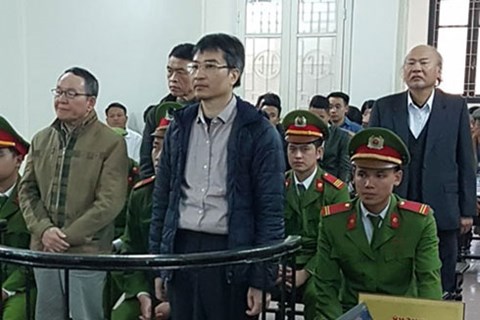 
Giang Kim Đạt trước v&agrave;nh m&oacute;ng ngựa
