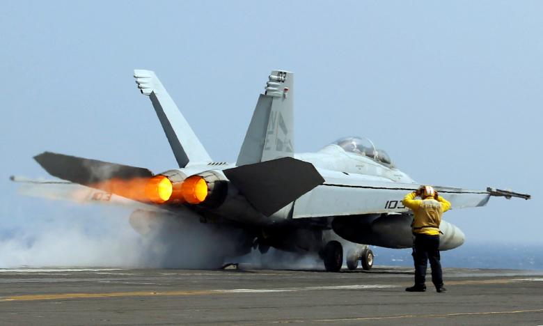 Cận cảnh tàu sân bay Mỹ USS Carl Vinson tuần tra biển Đông