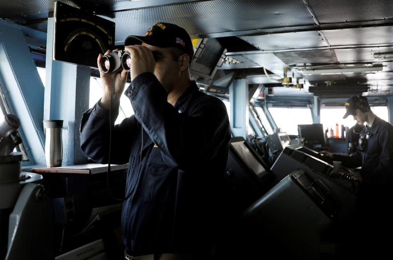 Trên tàu sân bay USS Carl Vinson. Ảnh: Reuters