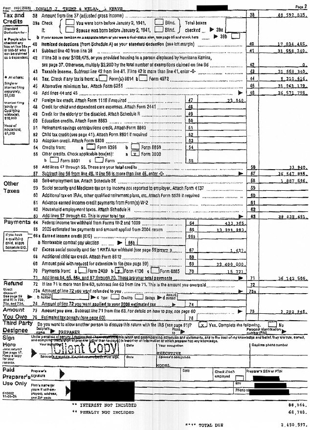 
Hai tờ khai thuế năm 2005 của &ocirc;ng Trump m&agrave; k&ecirc;nh MSNBC c&ocirc;ng bố
