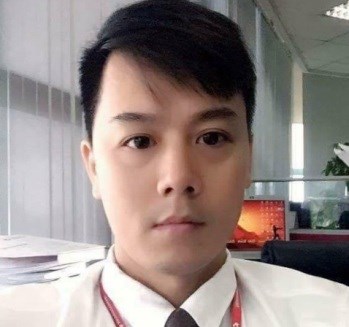 Cao Mạnh Hùng chụp ảnh tự sướng, thời điểm đang là nhân viên chuyên thu nợ của một tổ chức tín dụng tại Hà Nội