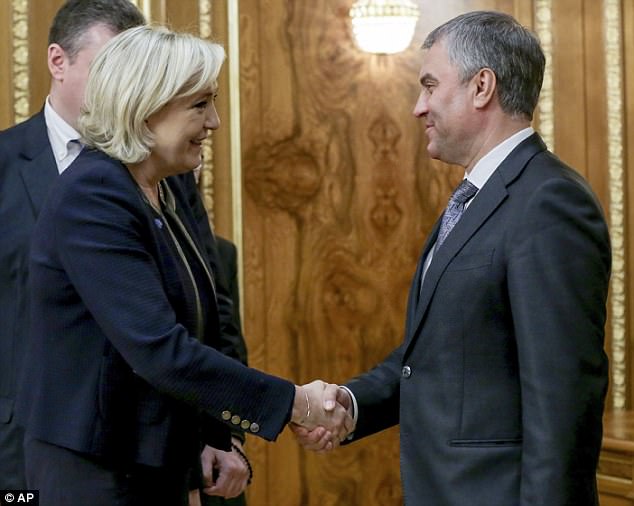 Chủ tịch quốc hội Nga Vyacheslav Volodin đón tiếp bà Le Pen. Ảnh: AP