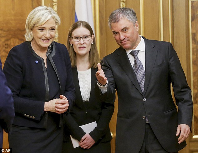 Chủ tịch quốc hội Nga Vyacheslav Volodin đón tiếp bà Le Pen. Ảnh: AP