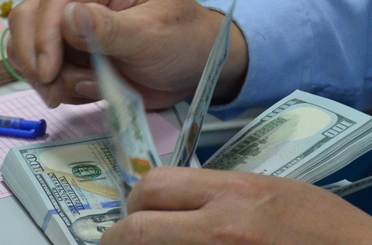 Đưa lãi suất USD “lên mặt đất”