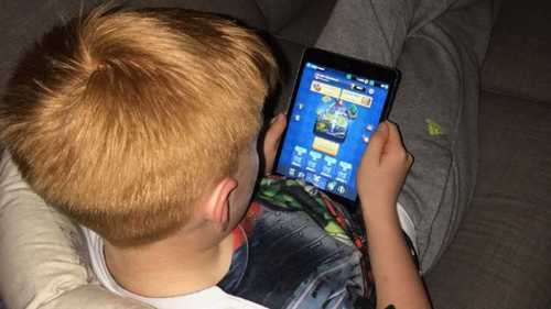 Bé 11 tuổi 'đốt' gần 7.500 USD cho game trên iPad