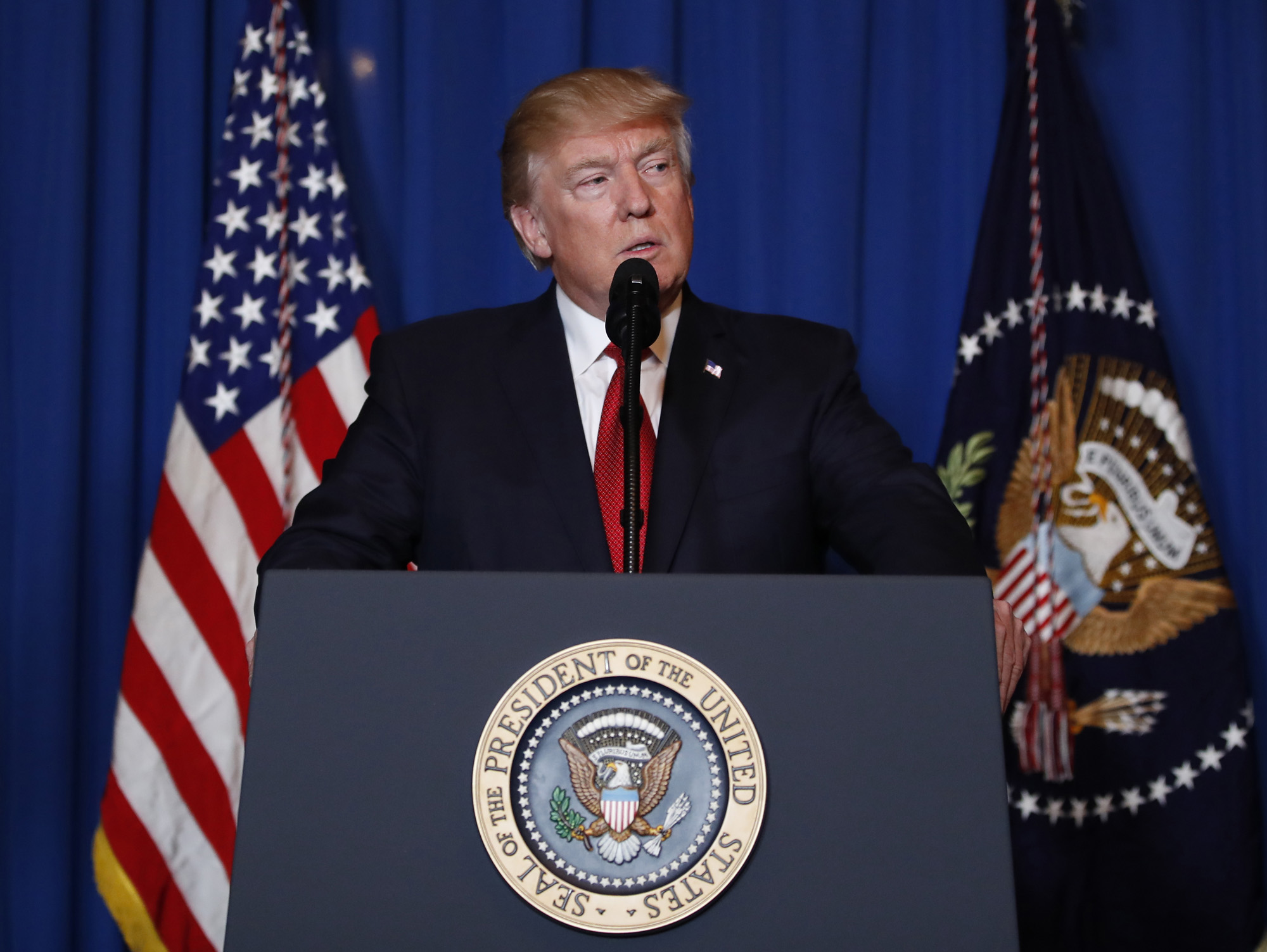 Ông Trump phát biểu sau khi Mỹ không kích Syria. Ảnh: AP