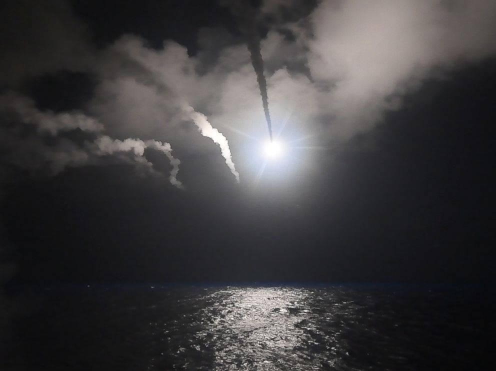 Vì sao ông Trump đổi ý, không kích Syria?