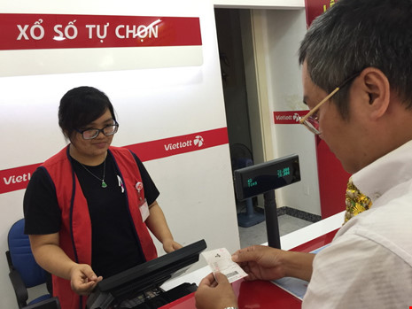 Luật Sư Nguyễn Văn Hậu: Pháp luật không cho phép các cá nhân bán lẻ loại vé số này mà không thông qua hình thức đại lý.