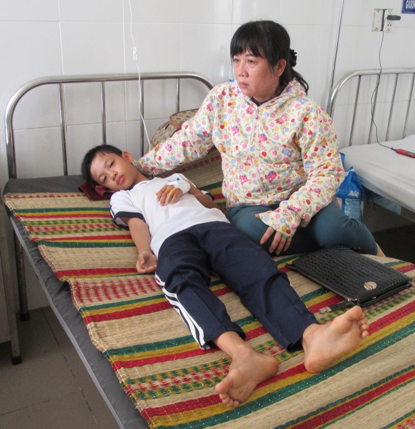 
Em Ho&agrave;ng đang được tiếp tục điều trị tại bệnh viện.
