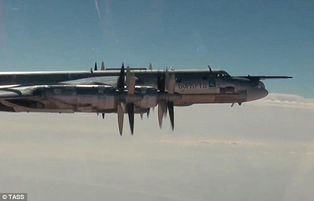 Một chiếc TU-95 của Nga được nhìn thấy trong một sứ mệnh của Nga ở Syria ngày 17-11-2016. Ảnh: TASS