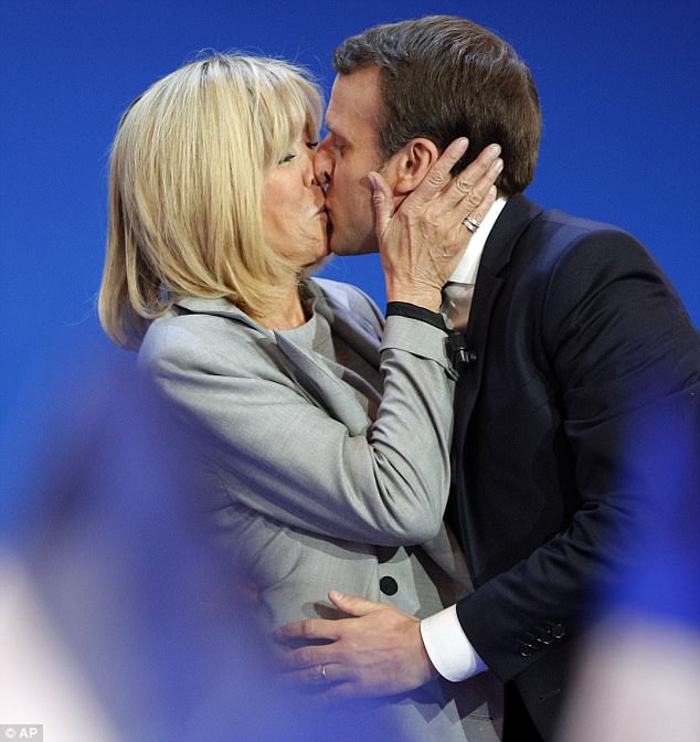 Pháp: Ông Macron và mối tình với cô giáo hơn 25 tuổi
