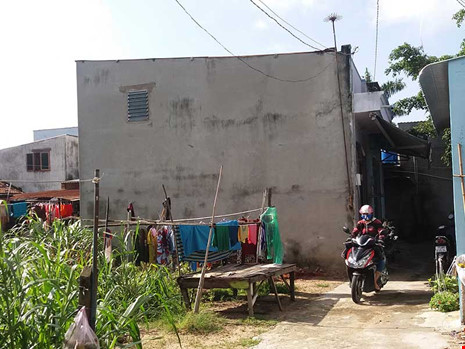 
Nh&agrave; đất mua b&aacute;n dưới dạng giấy tờ tay sẽ chịu rất nhiều rủi ro. (Ảnh chụp tại huyện H&oacute;c M&ocirc;n, TP HCM) Ảnh: HTD
