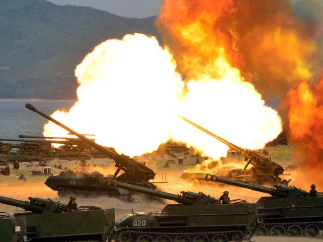 Tàu sân bay USS Carl Vinson gấp rút tập trận đánh chặn tên lửa