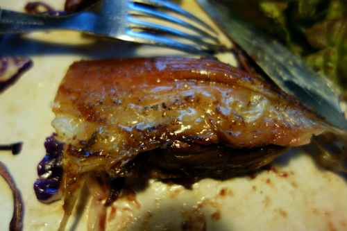Lớp vỏ giòn vàng và thịt bên trong béo ngậy hấp dẫn của món asado. Ảnh: Thatbestbite.