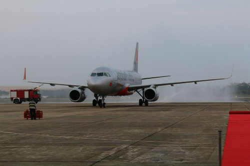 Việc đa dạng các hãng hàng không cũng khai thác trên một đường bay đã tạo ra sự cạnh tranh về giá.