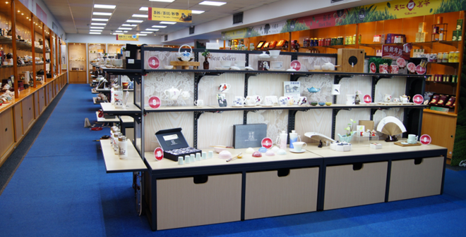 Handicraft Promotion Center bày bán nhiều món quà lưu niệm độc đáo. Ảnh: cetmap.tw.
