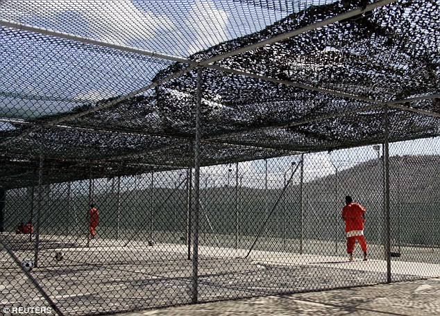 
Hiện c&oacute; 59 t&ugrave; nh&acirc;n c&ograve;n bị giam tại nh&agrave; t&ugrave; qu&acirc;n sự g&acirc;y tranh c&atilde;i ở vịnh Guantanamo. Ảnh: REUTERS
