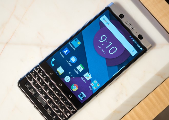 Cận cảnh BlackBerry Mercury với bàn phím cứng
