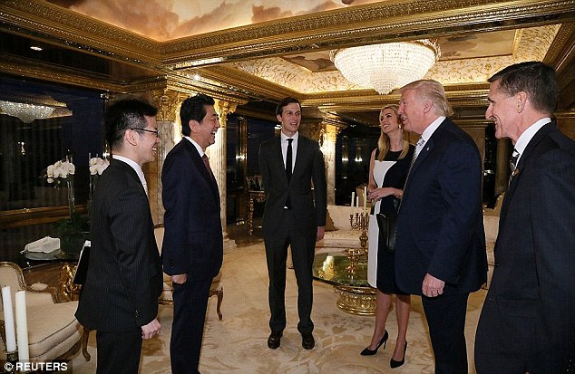 Con g&aacute;i v&agrave; con rể &ocirc;ng Trump tham gia cuộc trao đổi đầu ti&ecirc;n giữa cha v&agrave; Thủ tướng Nhật Bản Shinzo Abe hồi th&aacute;ng 11-2016. Ảnh: REUTERS