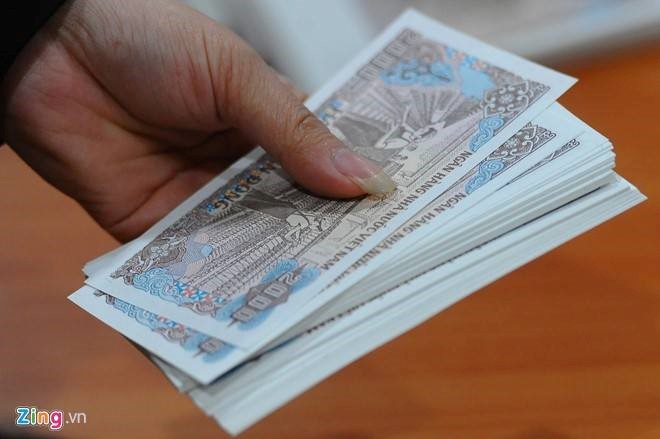 Đổi tiền lẻ sau Tết: "Chém" đẹp 100.000 đồng còn 50.000 đồng