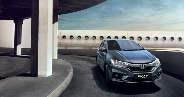 
Tại thị trường Ấn Độ, Honda City 2017 c&oacute; 5 bản trang bị l&agrave; S, SV, V, VX v&agrave; ZX. Trong đ&oacute;, ZX l&agrave; bản trang bị cao cấp nhất.
