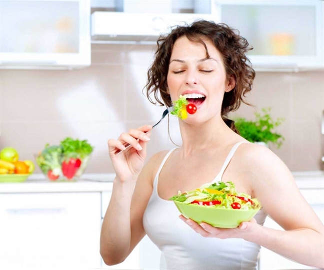 Người bị da dầu nên ăn nhiều rau xanh, trái cây.