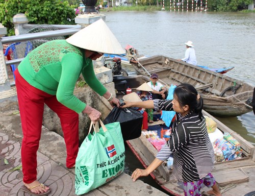 Nao lòng theo chuyến đò dọc trên sông nước miền Tây
