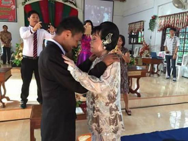 Chú rể và cô dâu trong đám cưới hôm 18/2. Ảnh: Harian Metro