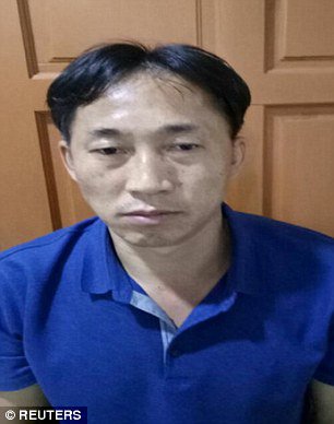 
Nghi phạm t&ecirc;n Ri Jong-chol bị bắt giữ v&agrave;o ng&agrave;y 17-2 tại nh&agrave; ri&ecirc;ng. Ảnh: REUTERS
