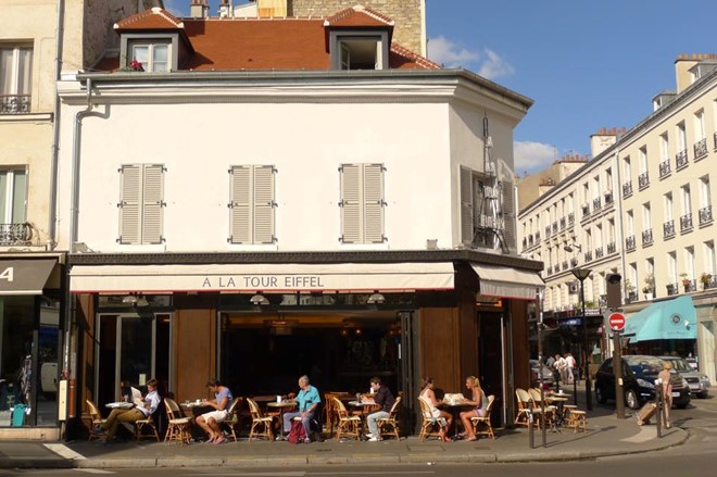 Từ vỉa hè Sài Gòn nhìn sang vỉa hè Paris, London