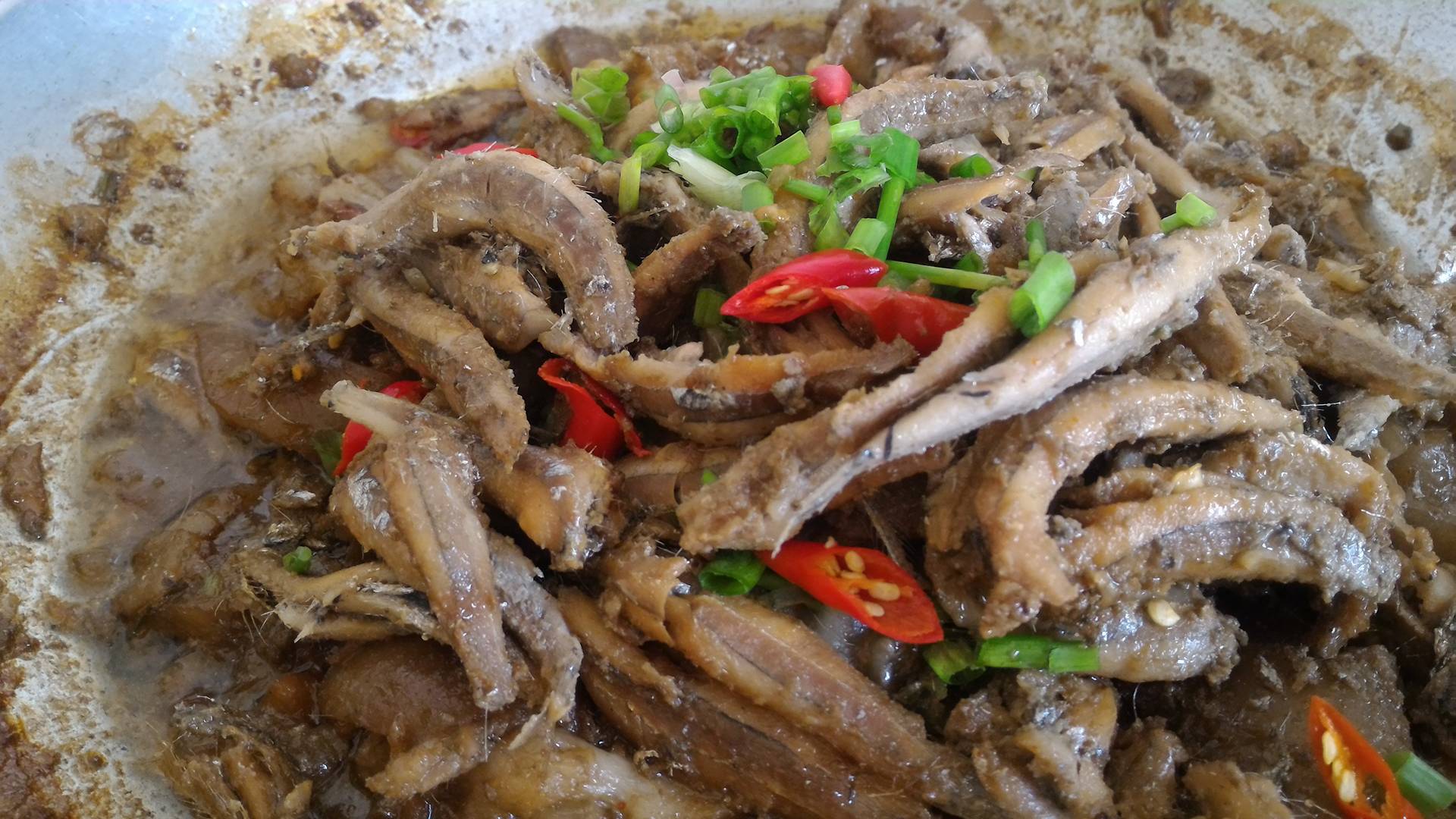 Cá cơm kho