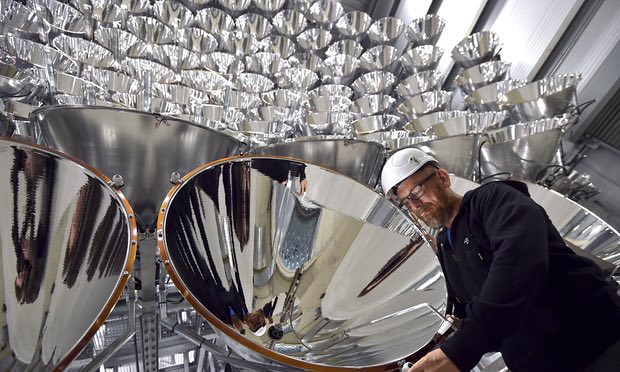 Synlight tạo ra &aacute;nh s&aacute;ng mạnh gấp 10.000 lần cường độ &aacute;nh s&aacute;ng Mặt Trời tự nhi&ecirc;n tr&ecirc;n Tr&aacute;i Đất. Ảnh: AP