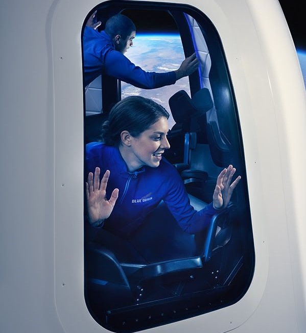 
Con t&agrave;u của Blue Origin c&oacute; vẻ ngo&agrave;i kh&aacute;c biệt so với t&agrave;u Dragon Crew của SpaceX. Ảnh: Blue Origin.
