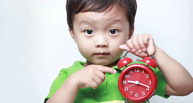 Kiểm soát thời gian cho con xem ipad (Ảnh minh họa).