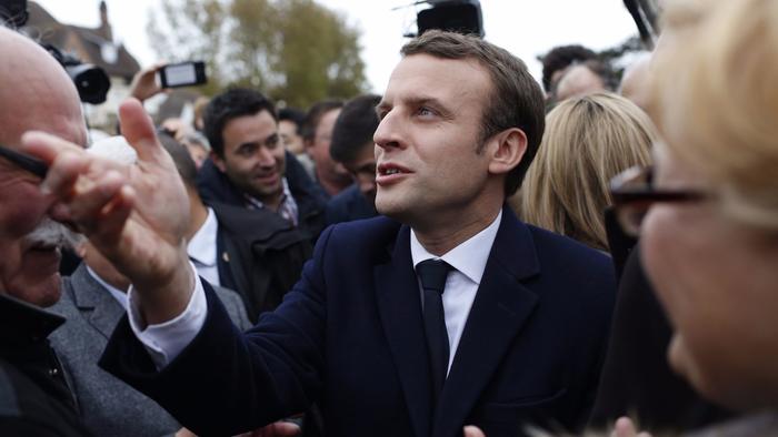 Bầu cử tổng thống Pháp: "Canh bạc điên rồ" của ông Macron