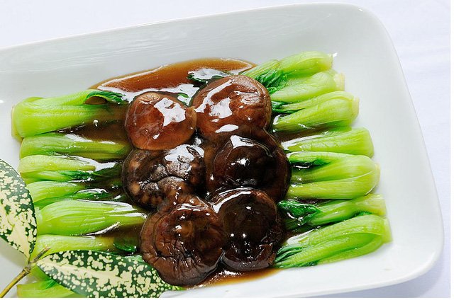 
Nhiều gia đ&igrave;nh mua nấm hương Nhật về x&agrave;o nấu c&aacute;c m&oacute;n ăn
