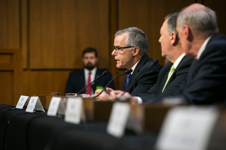 Quyền Giám đốc FBI "bật lại" Nhà Trắng