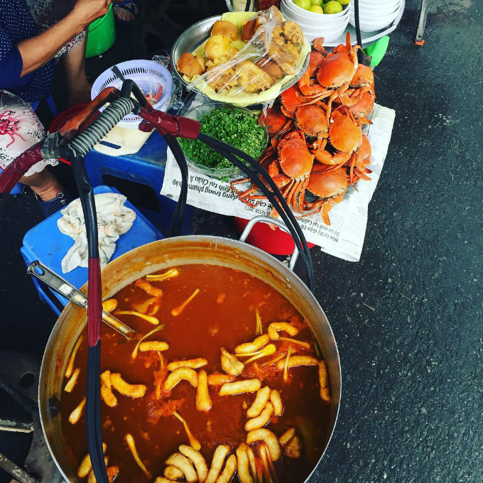 B&aacute;t b&aacute;nh canh hơn 200.000 đồng huyền thoại ở S&agrave;i G&ograve;n - Ảnh 1.