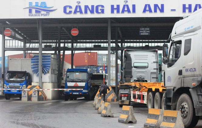 Nghịch l&yacute; chở h&agrave;ng từ TP HCM đi Vũng T&agrave;u đắt hơn đi Singapore - Ảnh 1.
