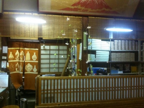 B&ecirc;n trong tiệm m&igrave; soba phục vụ ho&agrave;ng gia Nhật Bản - Ảnh 2.