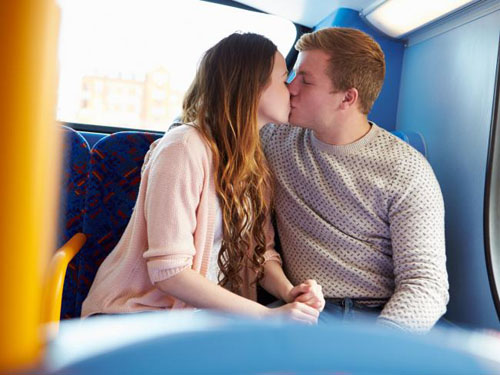 Những luật lệ lạ l&ugrave;ng về sex v&agrave; h&ocirc;n tr&ecirc;n thế giới - Ảnh 1.