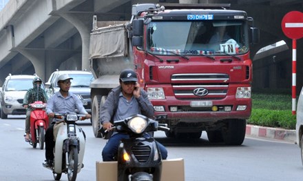 Mua bán “logo xe vua”, thu tiền khủng gần 23 tỉ đồng