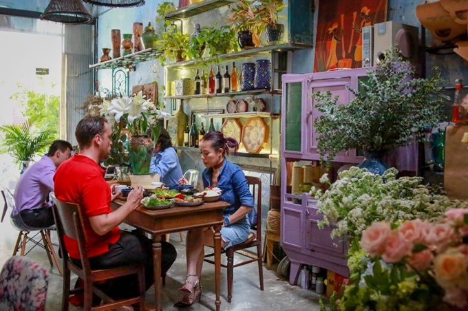 Qu&aacute;n cơm chỉ b&aacute;n 25 suất mỗi ng&agrave;y - Ảnh 1.