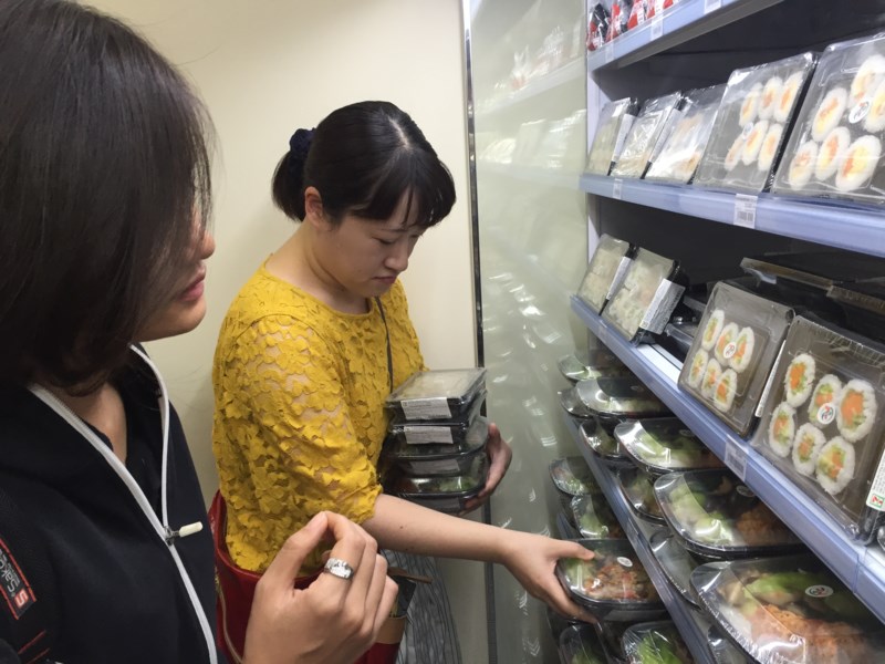 Tiết lộ bất ngờ về người b&aacute;n x&ocirc;i, gỏi...cho 7-Eleven - Ảnh 1.