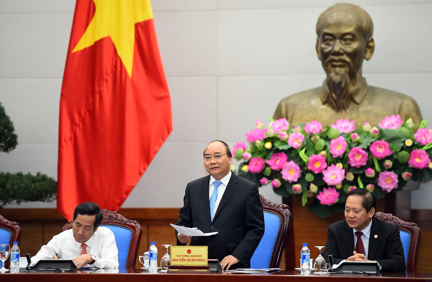 Thủ tướng: S&aacute;ng n&agrave;o t&ocirc;i cũng đọc b&aacute;o, ch&iacute;nh s&aacute;ch h&igrave;nh th&agrave;nh từ b&aacute;o ch&iacute; - Ảnh 2.