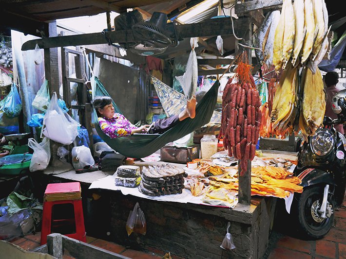 Chợ Nga &ndash; Điểm đến kh&ocirc;ng thể bỏ qua khi du lịch Phnom Penh - Ảnh 1.