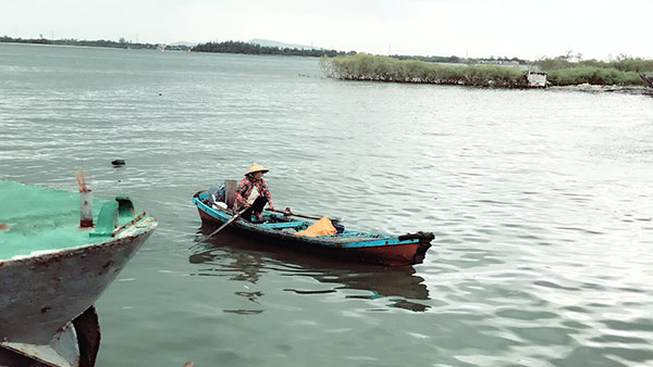 Dợn l&ograve;ng nước mắt phu biển - Ảnh 2.